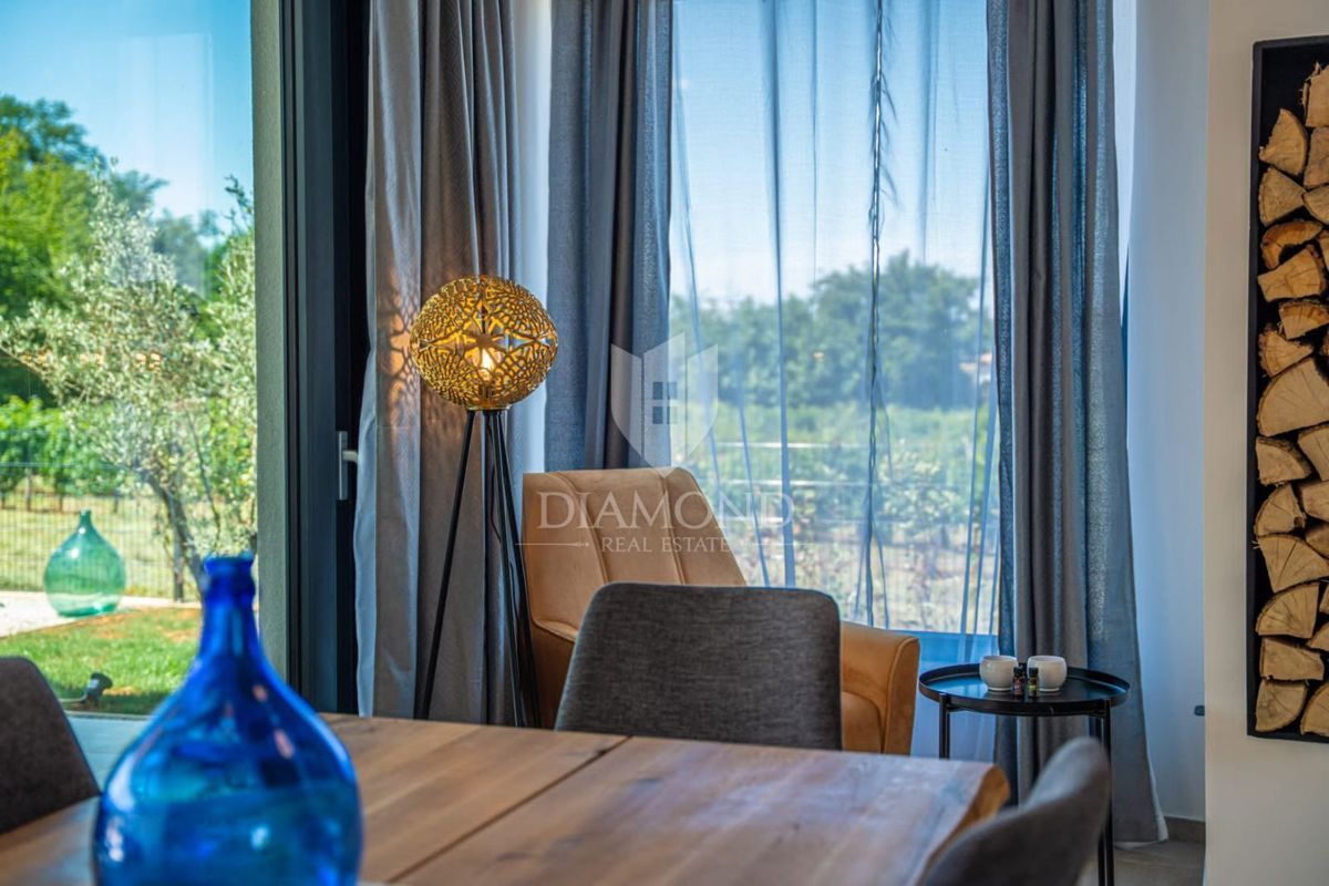 Nova hiša z bazenom, okolica Labina