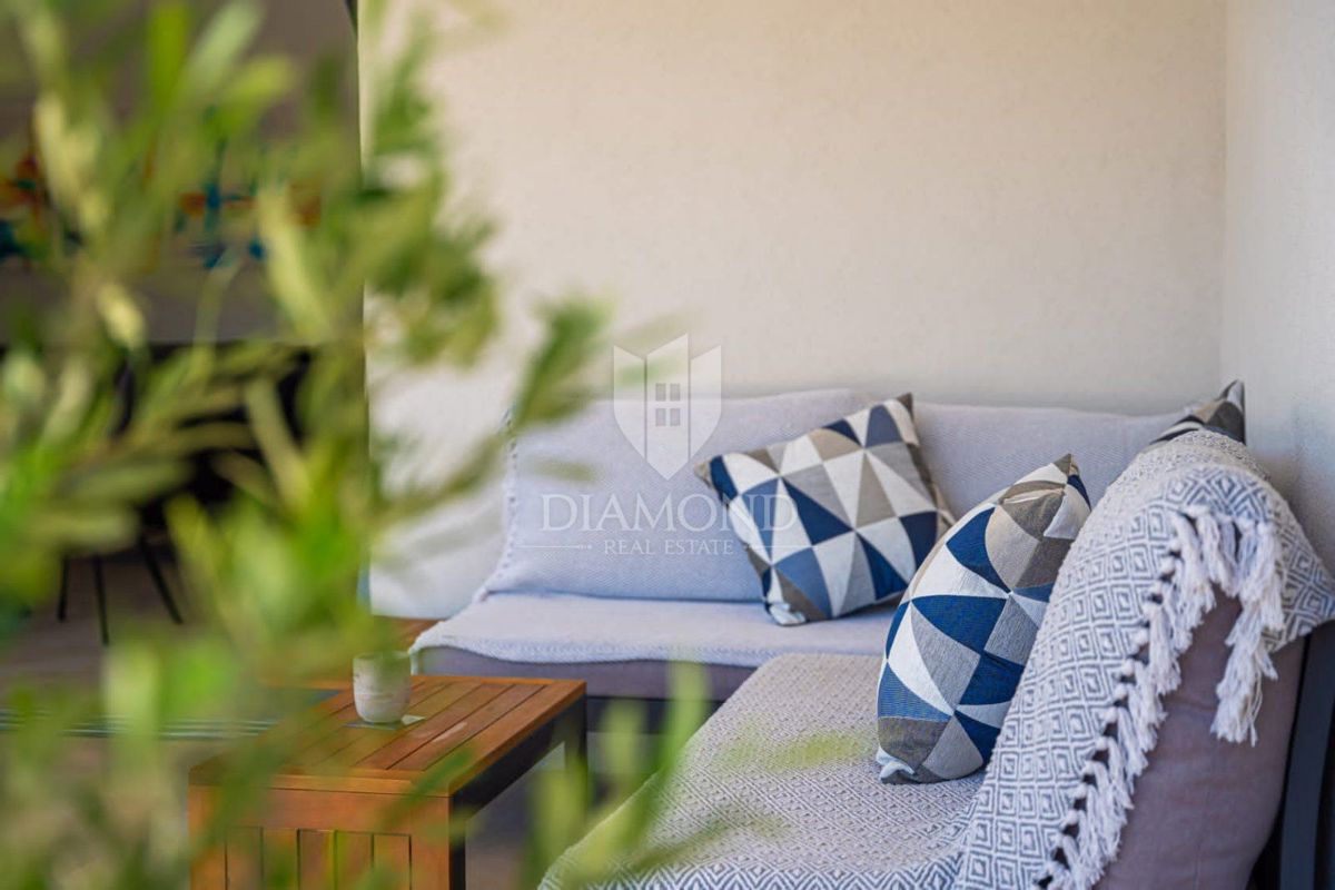 Nova hiša z bazenom, okolica Labina