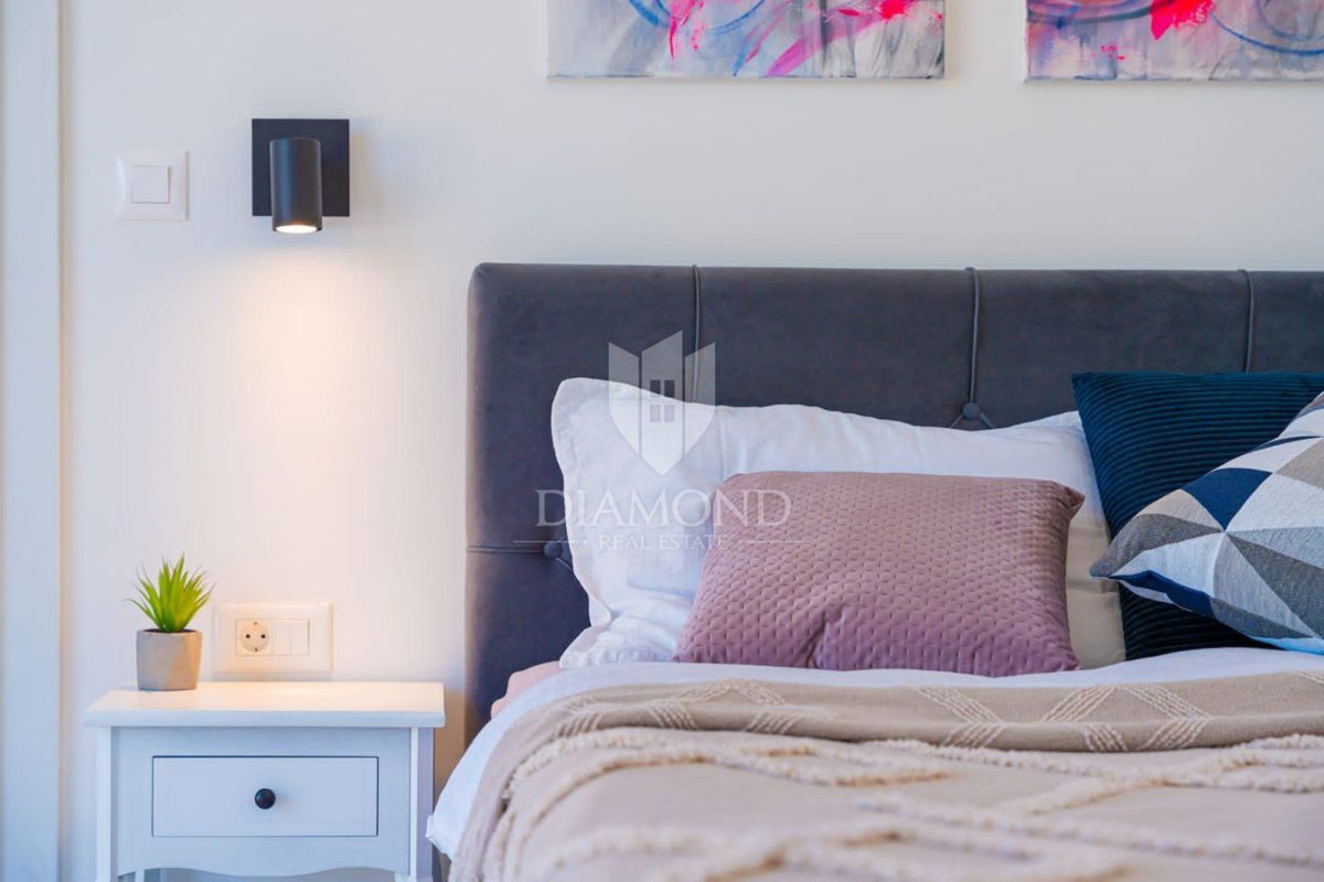 Nova hiša z bazenom, okolica Labina