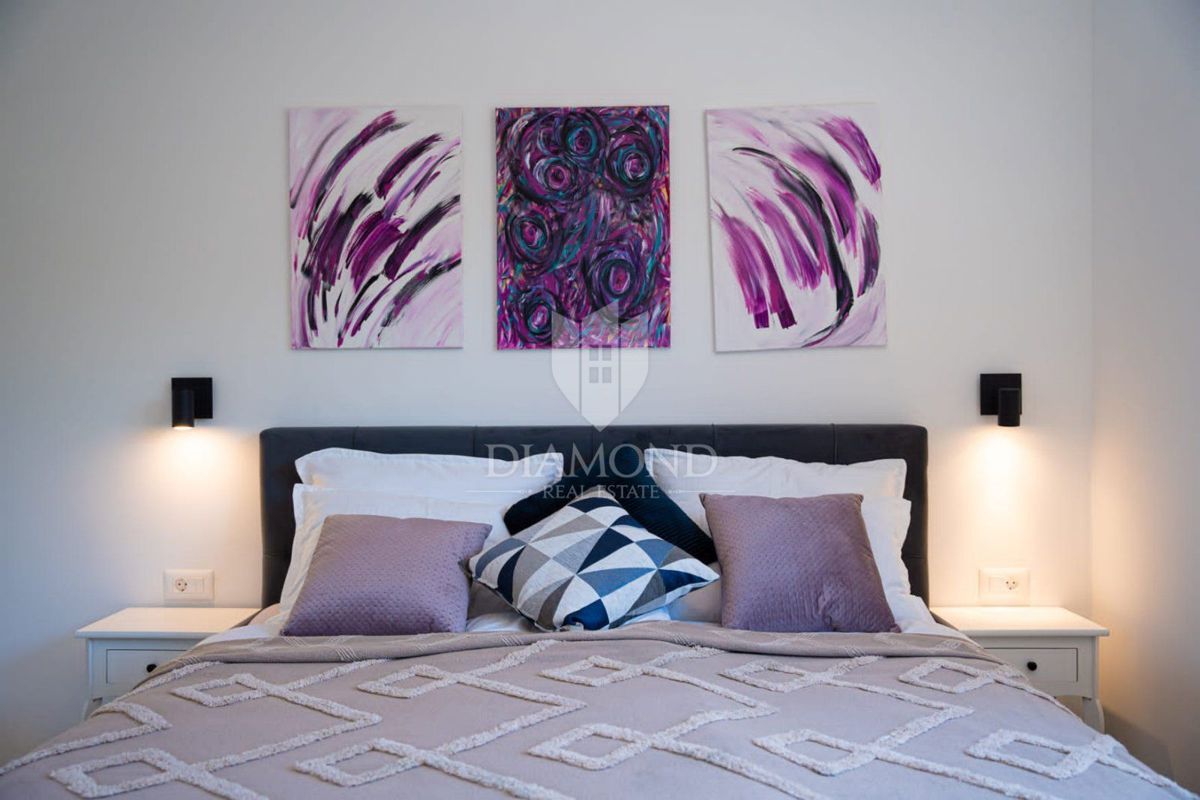 Nova hiša z bazenom, okolica Labina