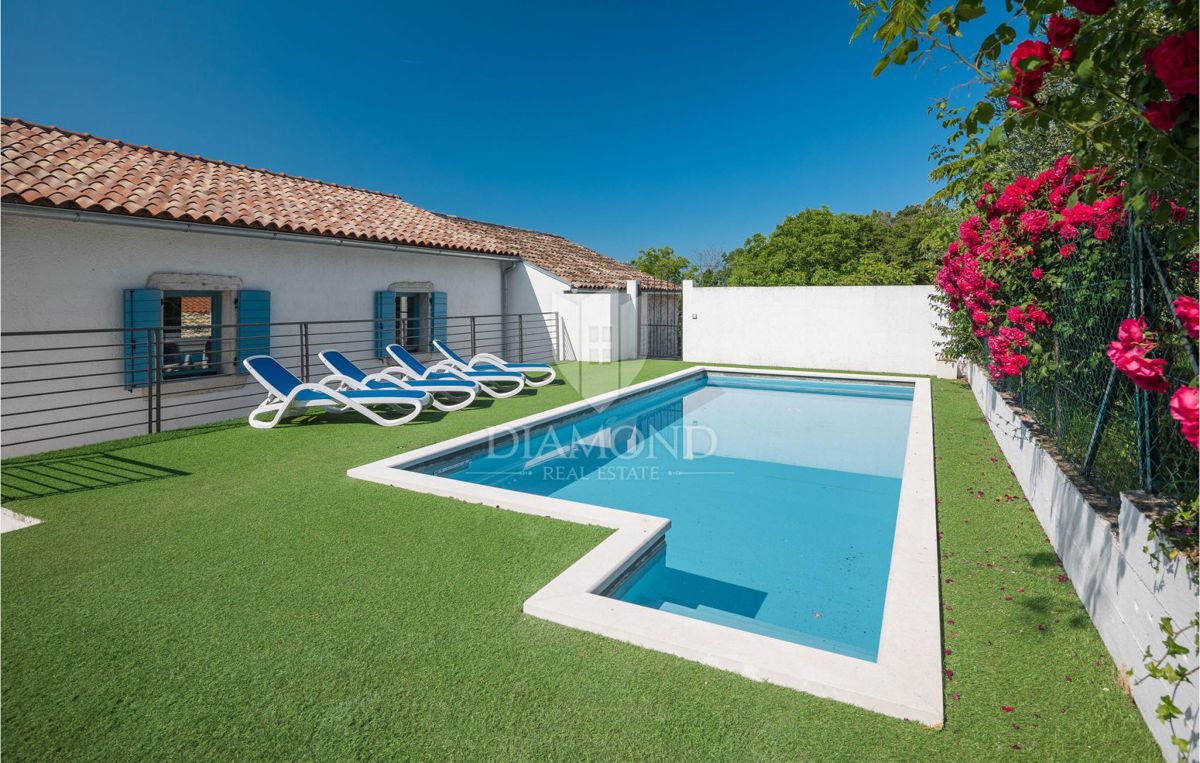 Buje, očarljiva hiša z bazenom v bližini Grožnjana!