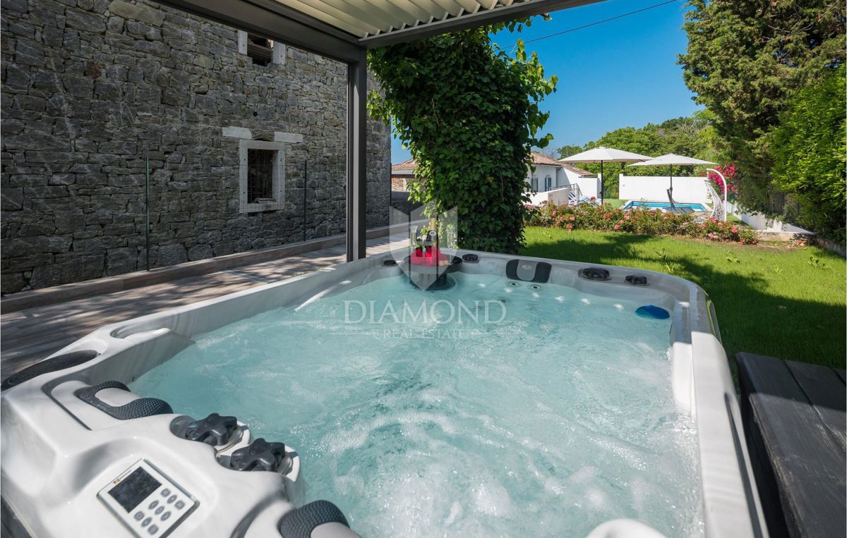 Buje, očarljiva hiša z bazenom v bližini Grožnjana!