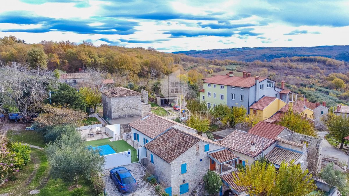 Buje, očarljiva hiša z bazenom v bližini Grožnjana!