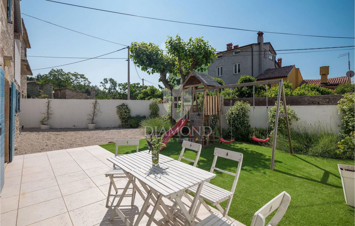 Buje, očarljiva hiša z bazenom v bližini Grožnjana!