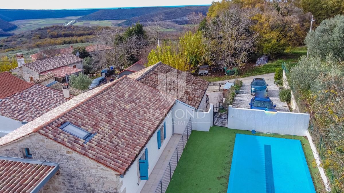 Buje, očarljiva hiša z bazenom v bližini Grožnjana!