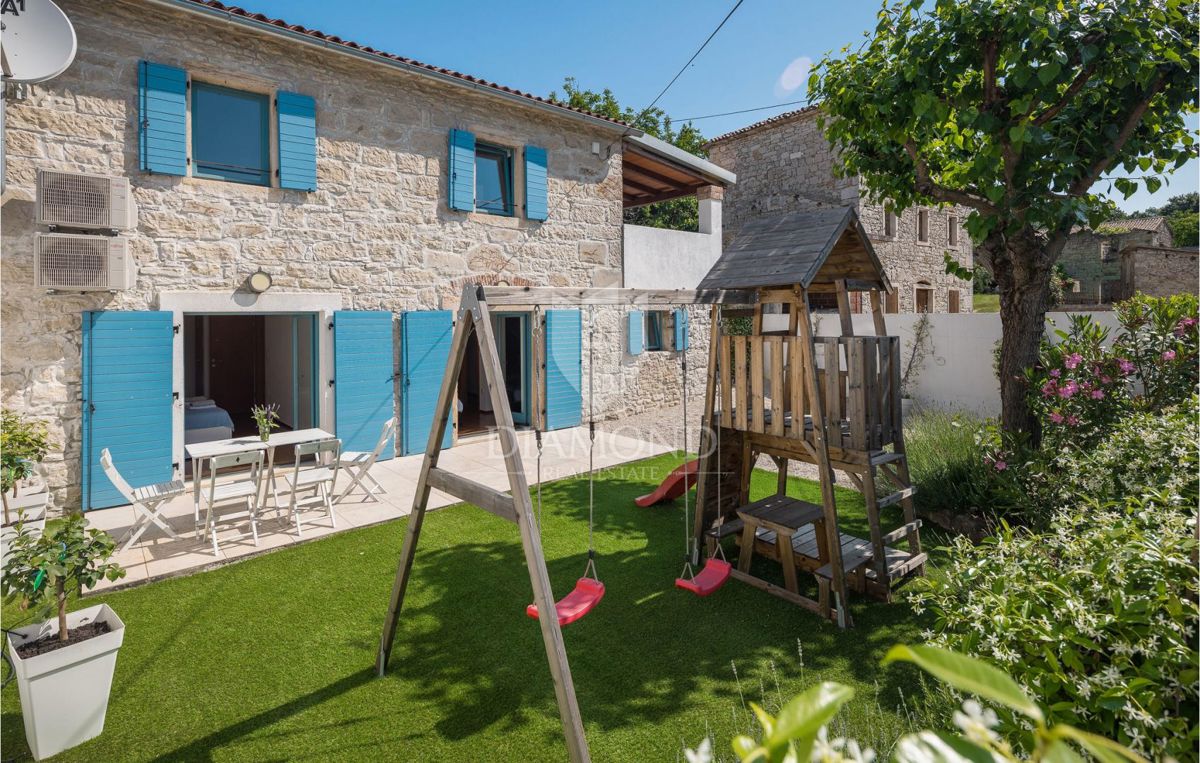 Buje, očarljiva hiša z bazenom v bližini Grožnjana!