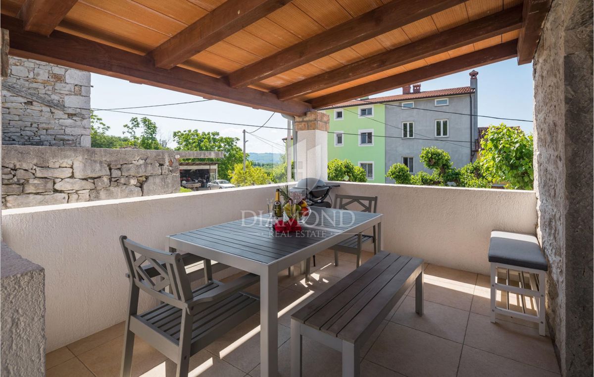 Buje, očarljiva hiša z bazenom v bližini Grožnjana!