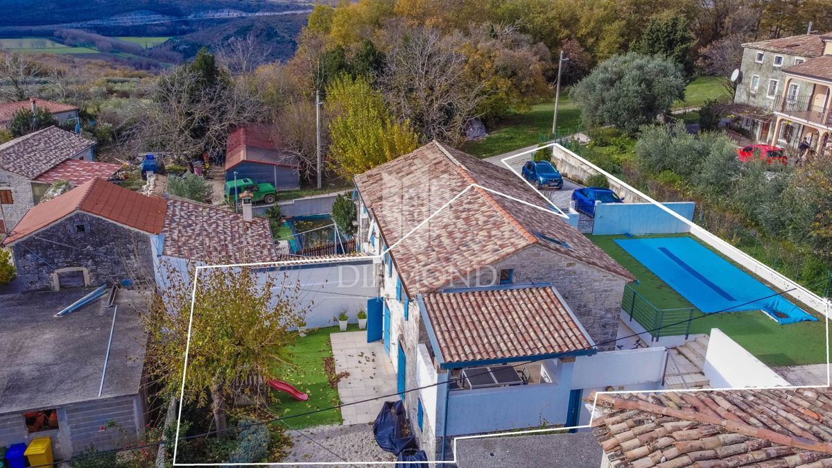 Buje, očarljiva hiša z bazenom v bližini Grožnjana!