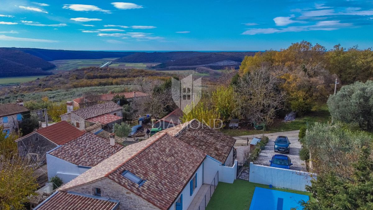 Buje, očarljiva hiša z bazenom v bližini Grožnjana!