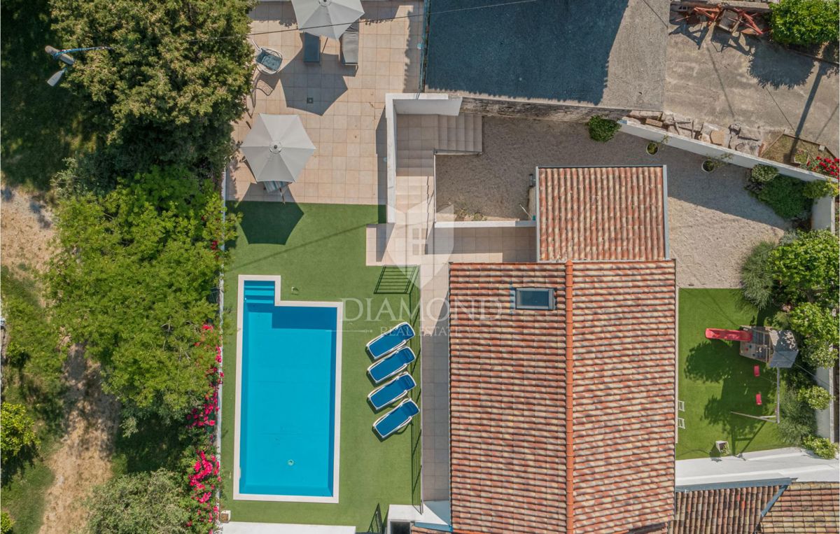 Buje, očarljiva hiša z bazenom v bližini Grožnjana!