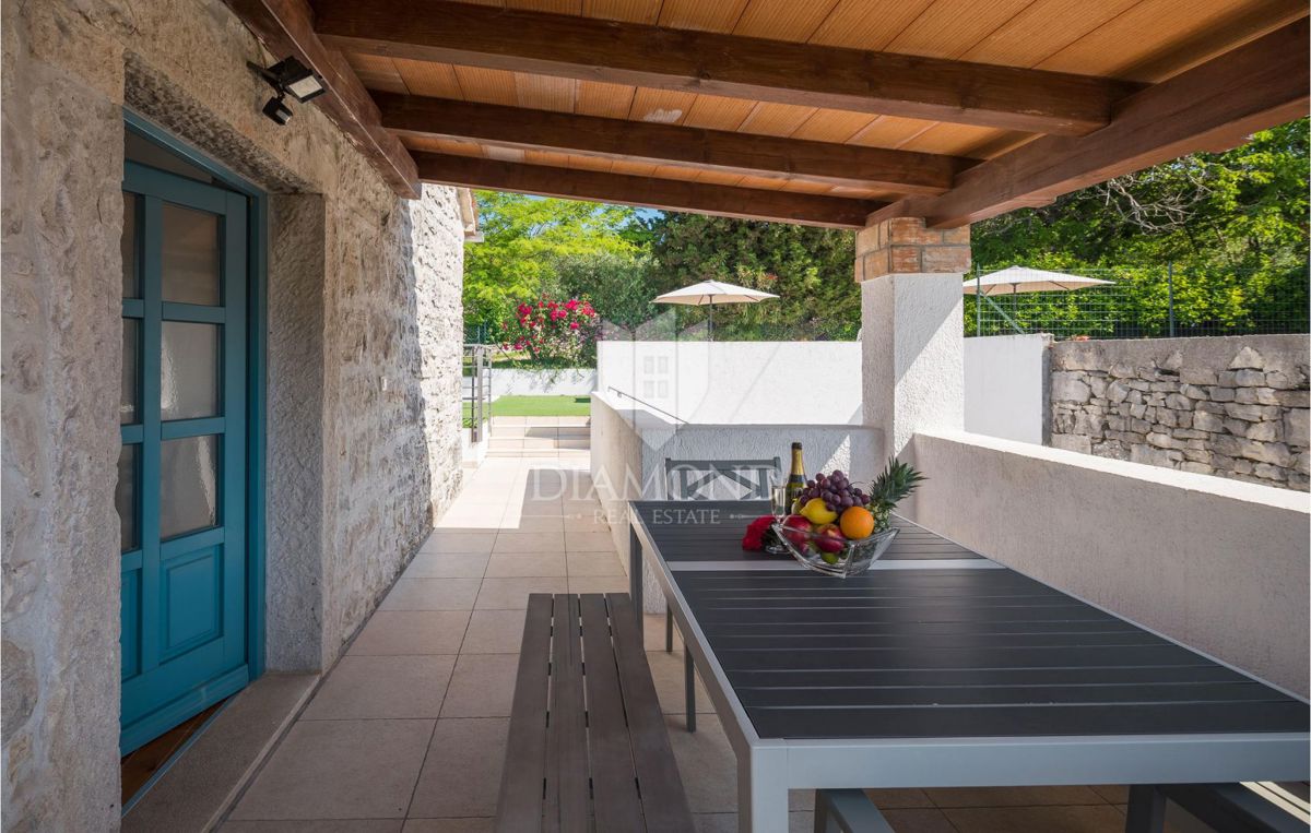 Buje, očarljiva hiša z bazenom v bližini Grožnjana!