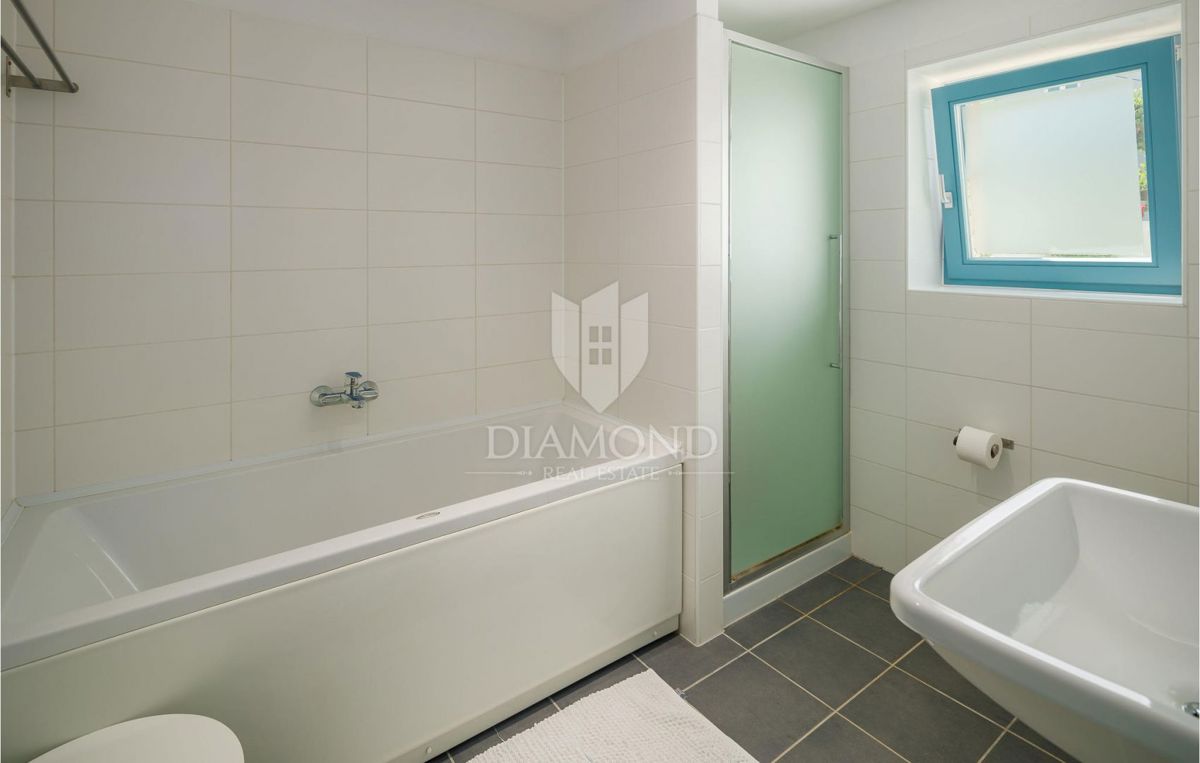 Buje, očarljiva hiša z bazenom v bližini Grožnjana!