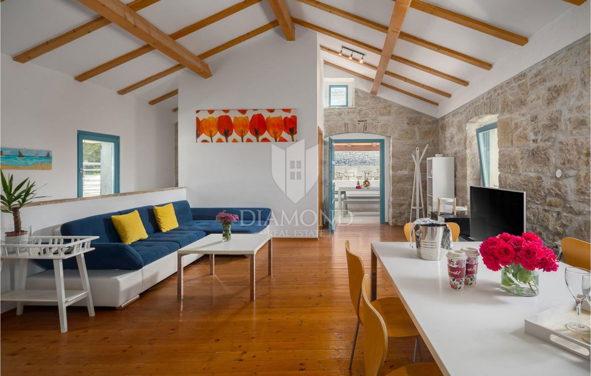 Buje, očarljiva hiša z bazenom v bližini Grožnjana!