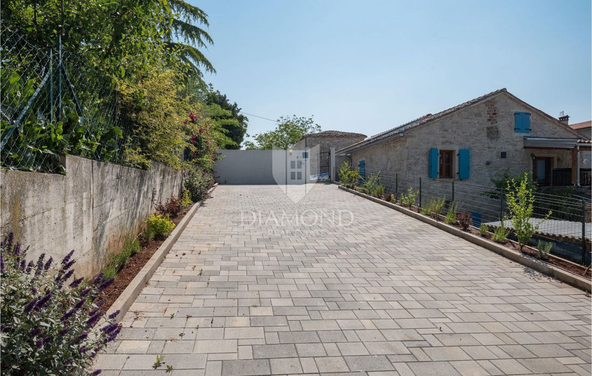 Buje, očarljiva hiša z bazenom v bližini Grožnjana!