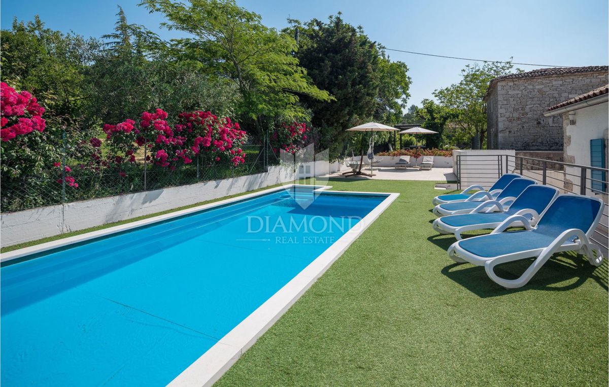 Buje, očarljiva hiša z bazenom v bližini Grožnjana!