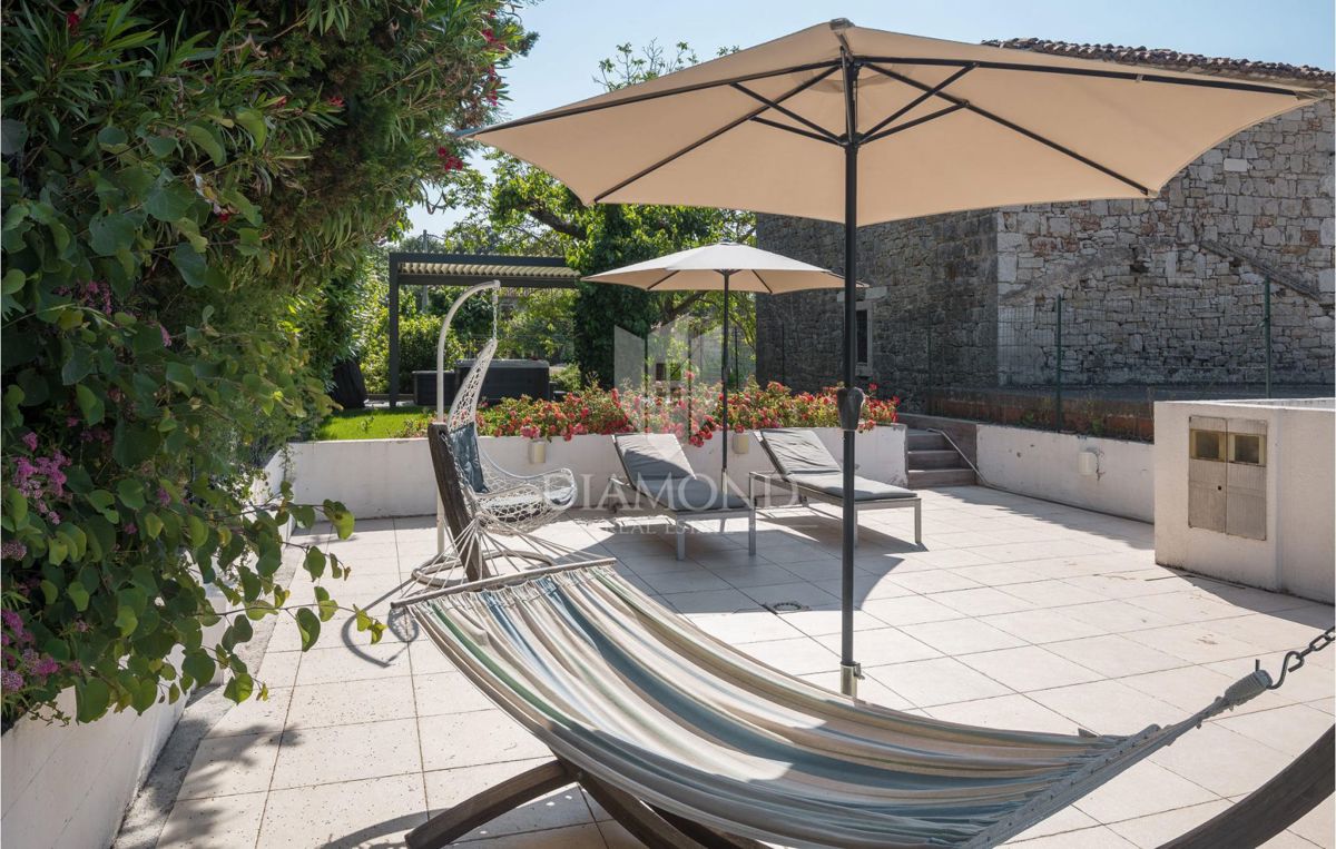 Buje, očarljiva hiša z bazenom v bližini Grožnjana!