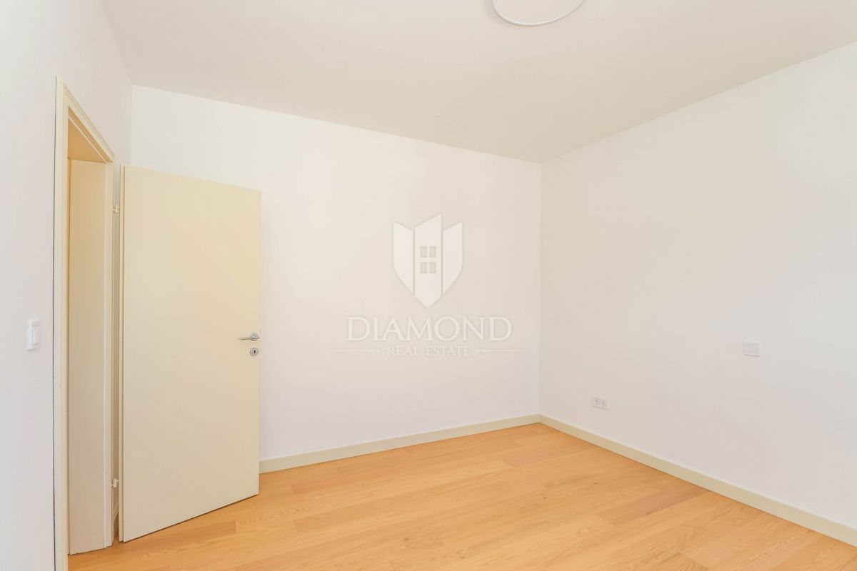 Rovinj! Čudovito stanovanje z dvema balkonoma!