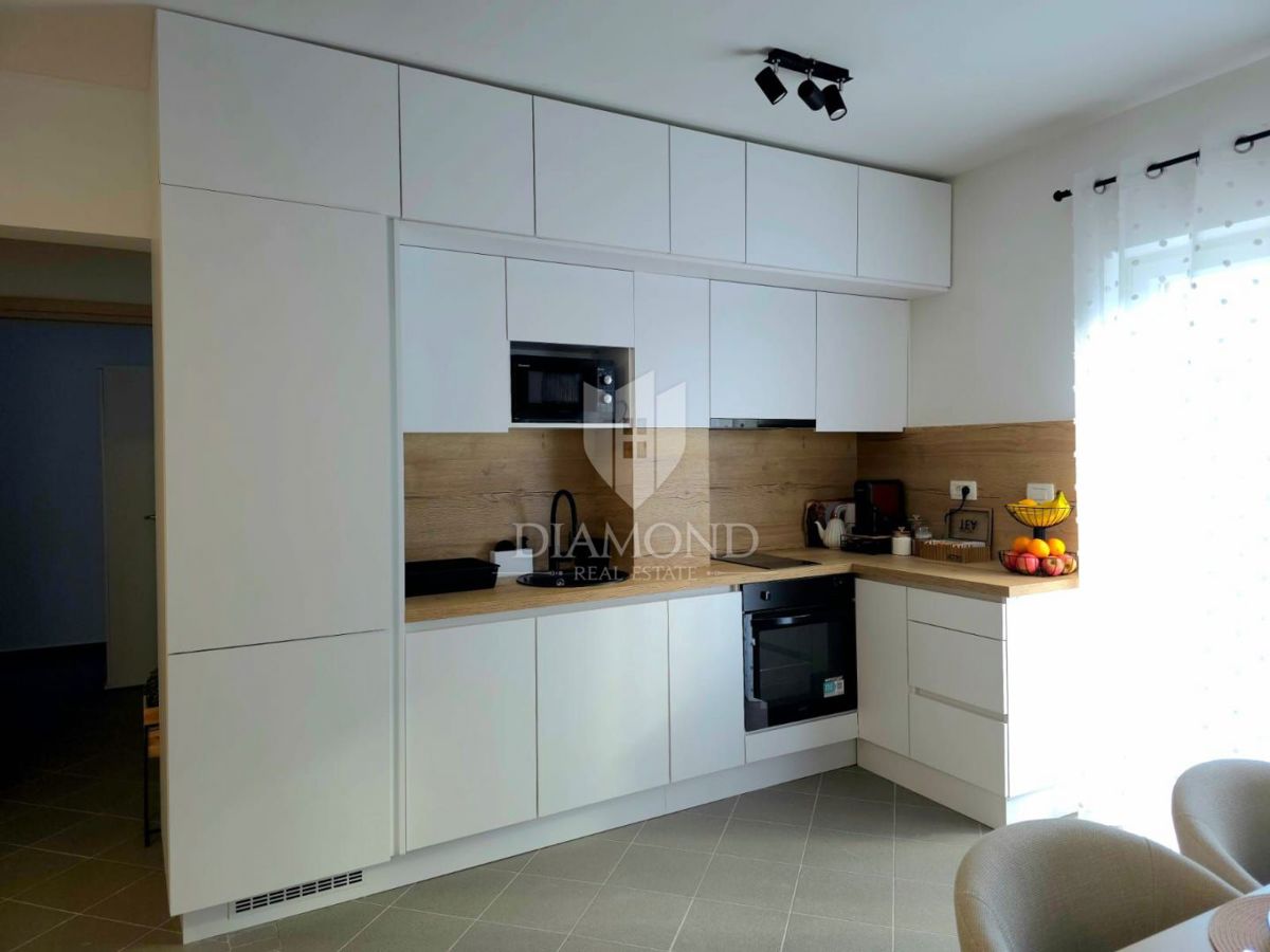 Brseč, polpritlična hiša, prenovljena