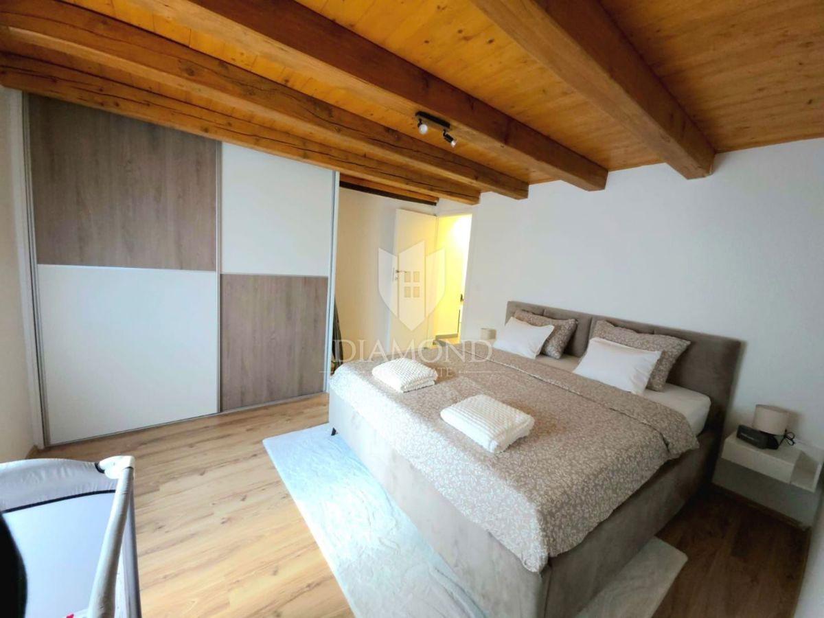 Brseč, polpritlična hiša, prenovljena