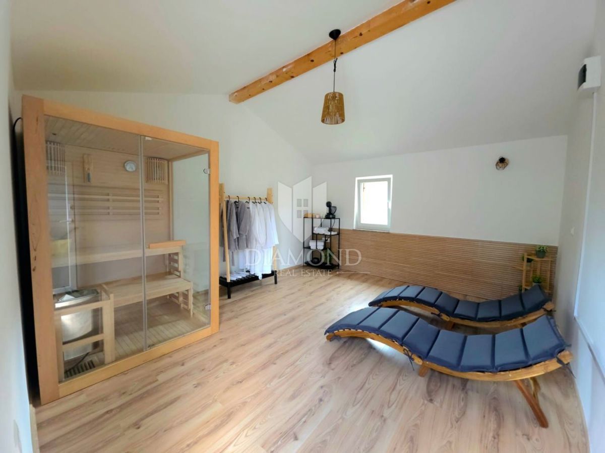 Brseč, polpritlična hiša, prenovljena