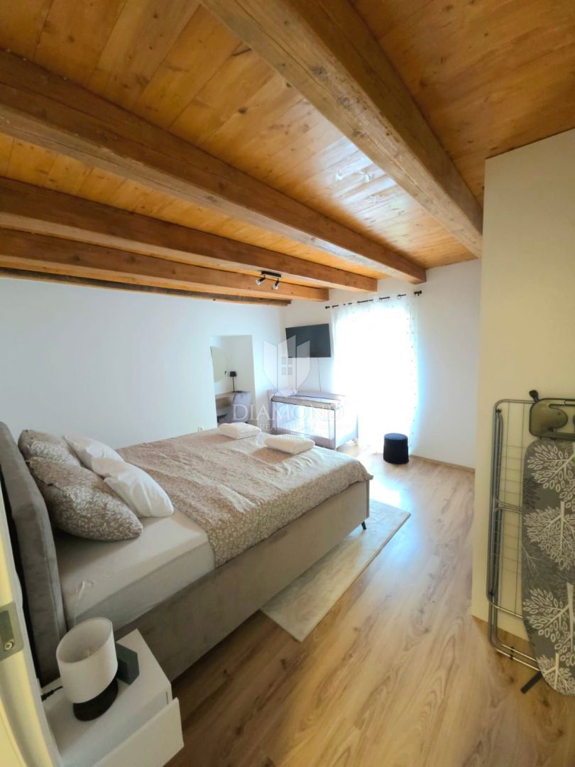 Brseč, polpritlična hiša, prenovljena