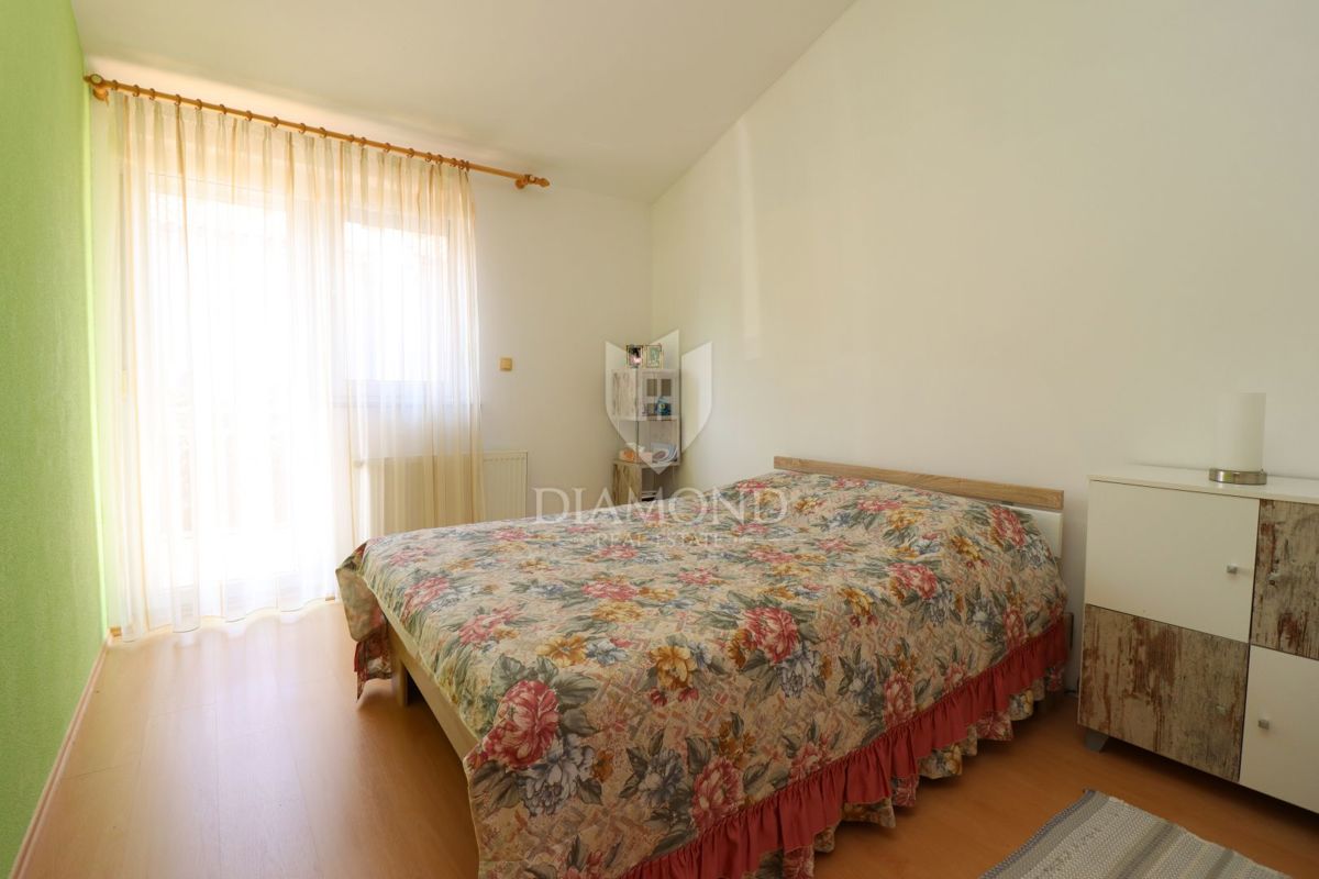 Poreč, družinska hiša v vrsti s stanovanjem in konobo