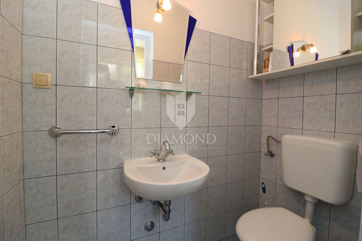 Poreč, družinska hiša v vrsti s stanovanjem in konobo