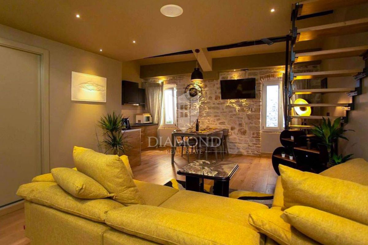 Rovinj, moderno opremljeno stanovanje v središču zgodovinskega mestnega jedra