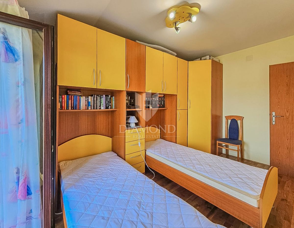 Novigrad, stanovanje s pogledom na morje 200 metrov od plaže!