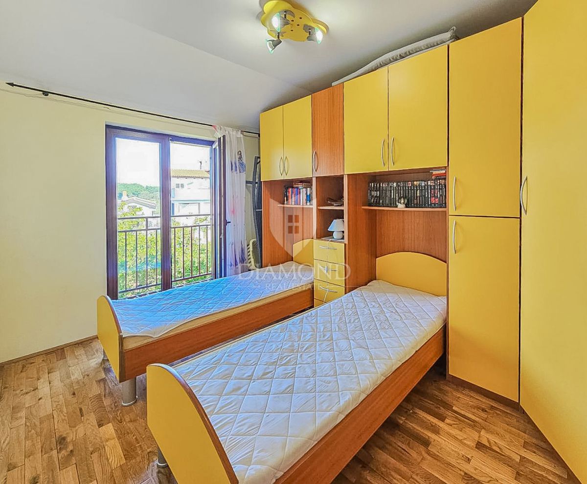 Novigrad, stanovanje s pogledom na morje 200 metrov od plaže!