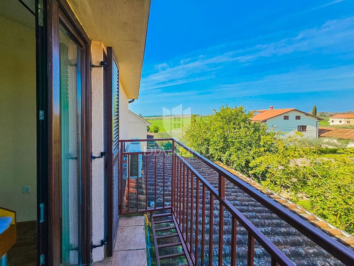 Novigrad, stanovanje s pogledom na morje 200 metrov od plaže!