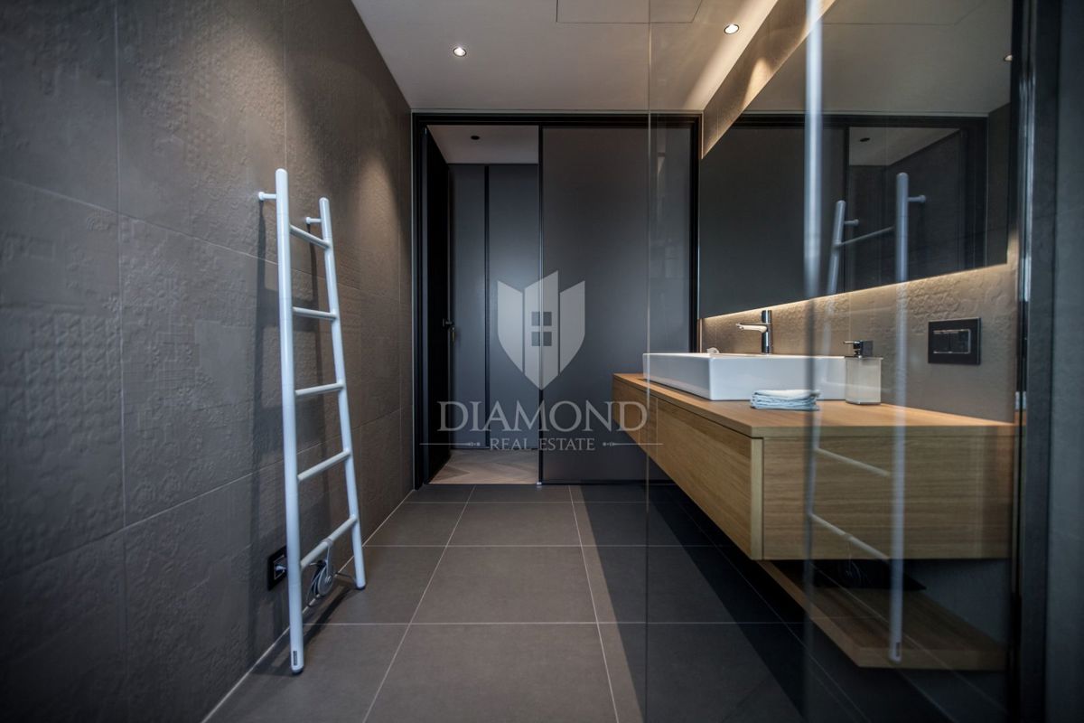 Novigrad, moderno stanovanje 100m2 s čudovitim pogledom na morje!