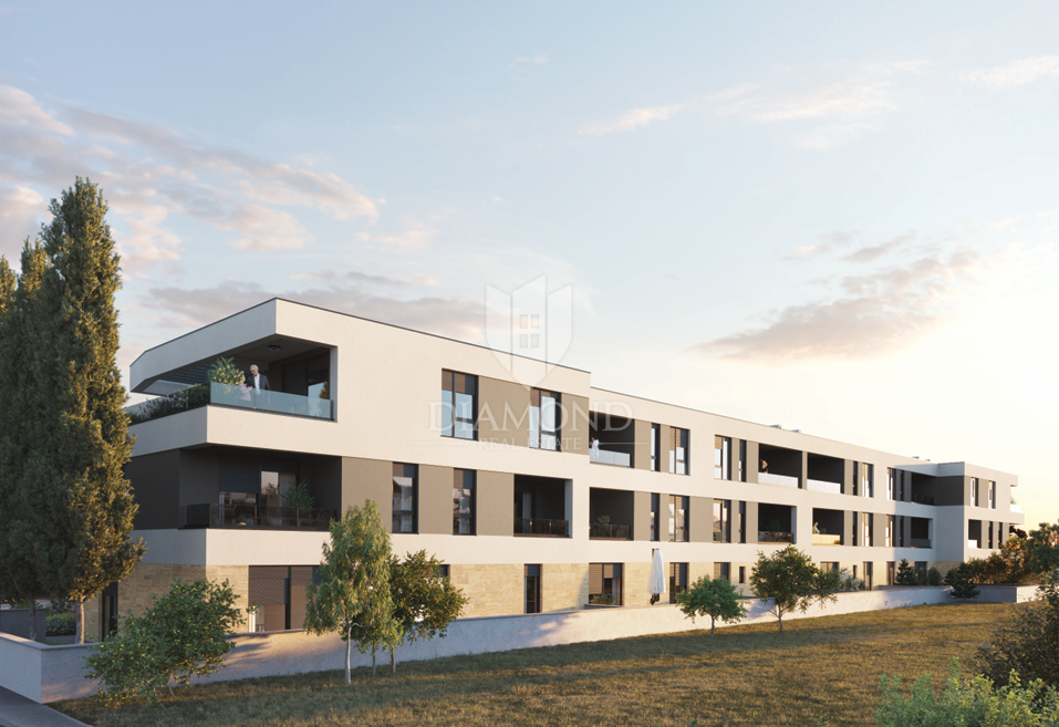 Apartma z vrtom v Štinjanu - novogradnja na mirni lokaciji v bližini plaže