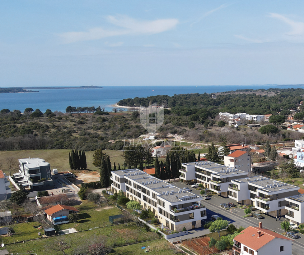 Apartma z vrtom v Štinjanu - novogradnja na mirni lokaciji v bližini plaže