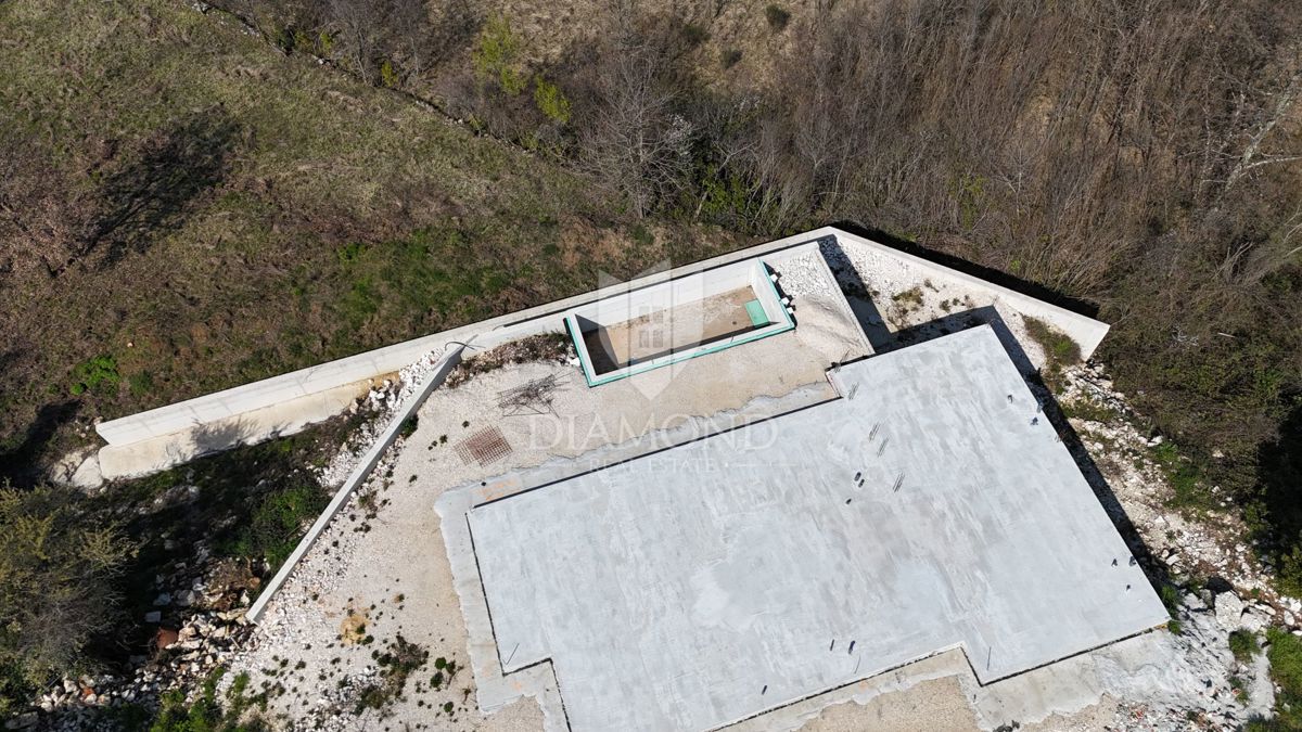 Zemljišče z začeto gradnjo, Labin, okolica