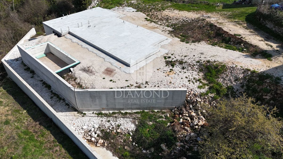 Zemljišče z začeto gradnjo, Labin, okolica