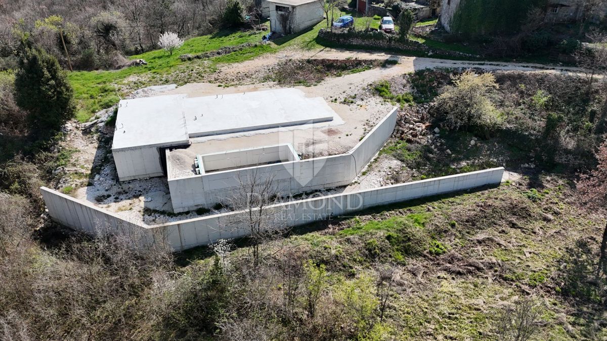 Zemljišče z začeto gradnjo, Labin, okolica