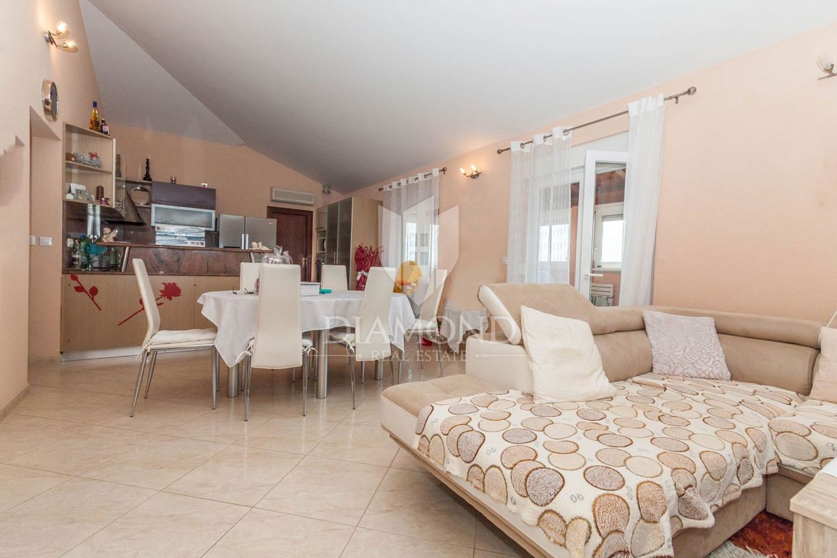 Novigrad, Apartma s čudovitim pogledom na morje!