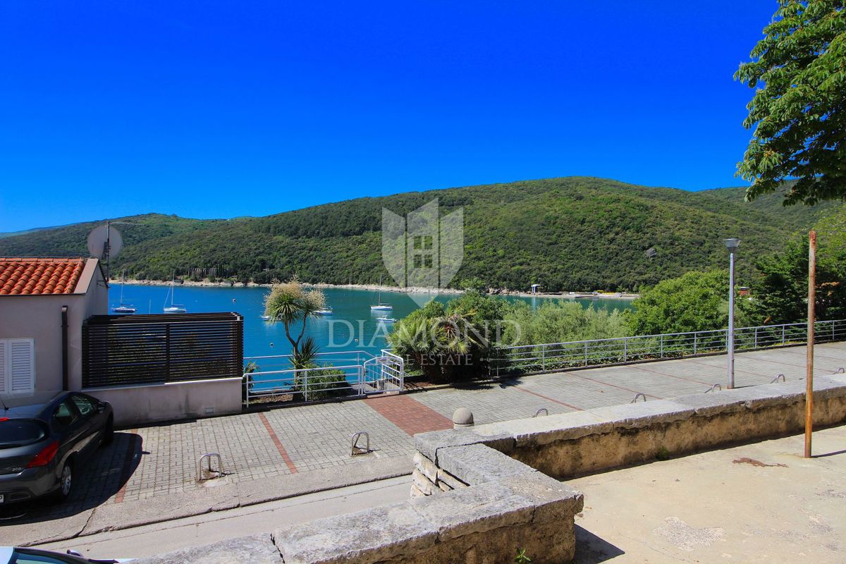 Rabac, dva apartmaja na ekskluzivni lokaciji ob morju