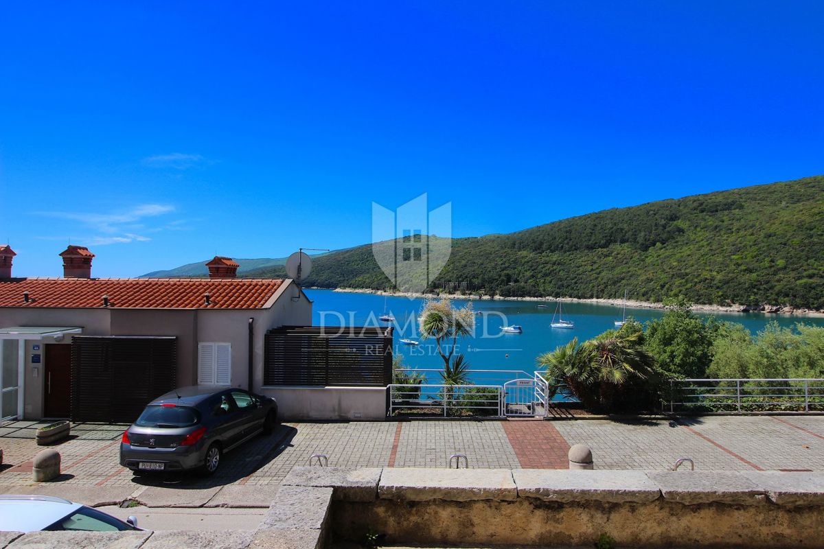 Rabac, dva apartmaja na ekskluzivni lokaciji ob morju