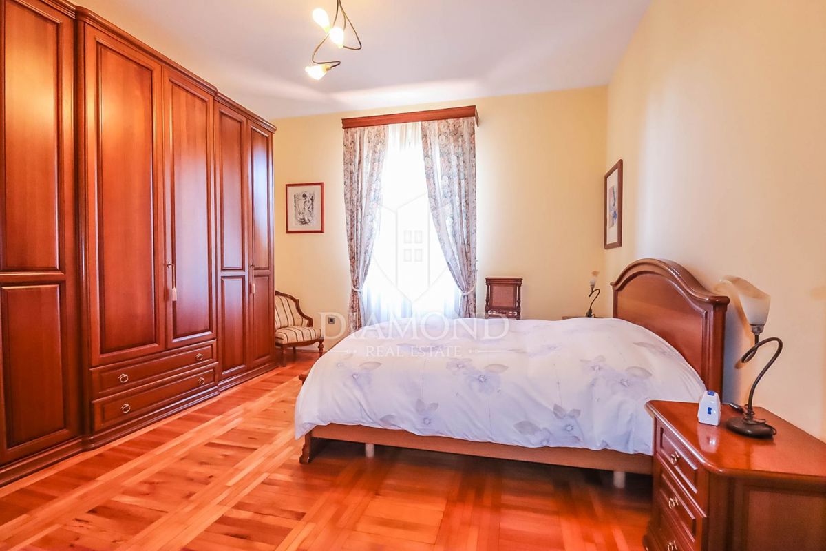 Rovinj, center, lepa hiša z velikim vrtom