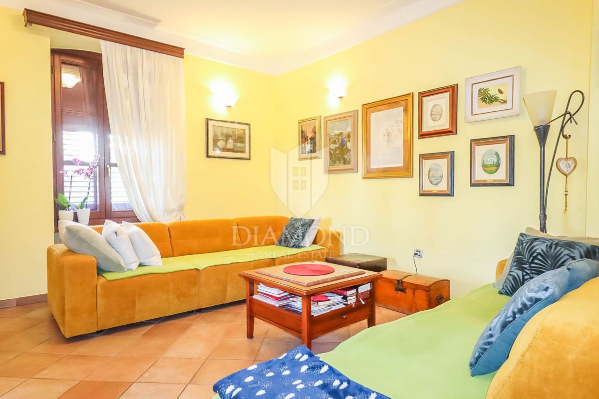 Rovinj, center, lepa hiša z velikim vrtom