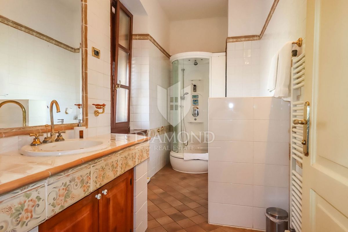 Rovinj, center, lepa hiša z velikim vrtom