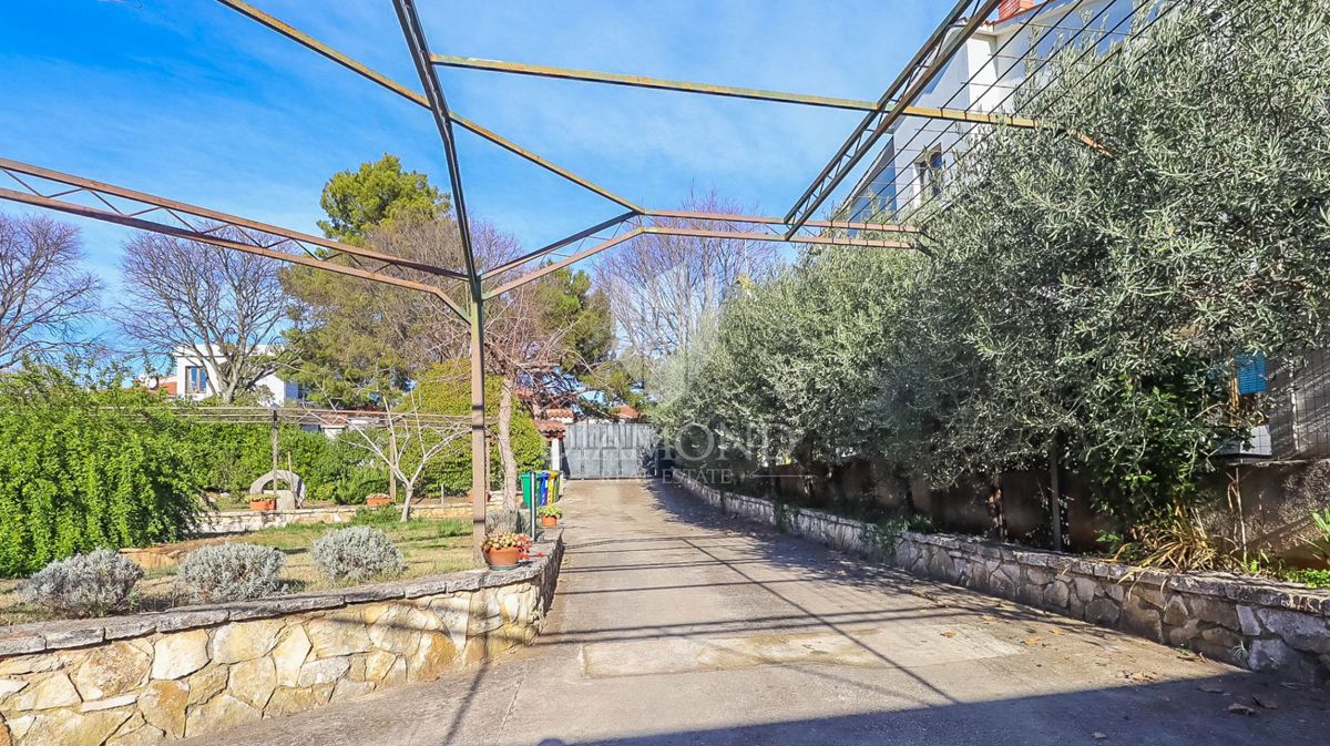Rovinj, center, lepa hiša z velikim vrtom