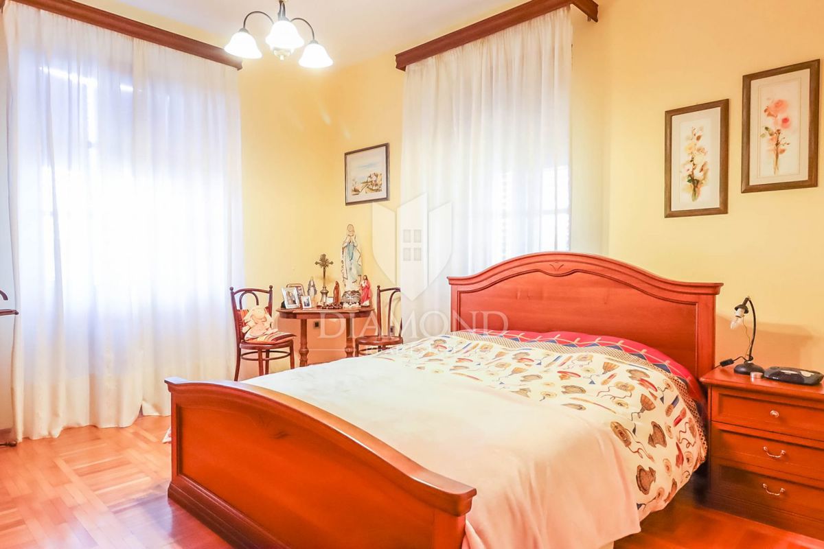 Rovinj, center, lepa hiša z velikim vrtom