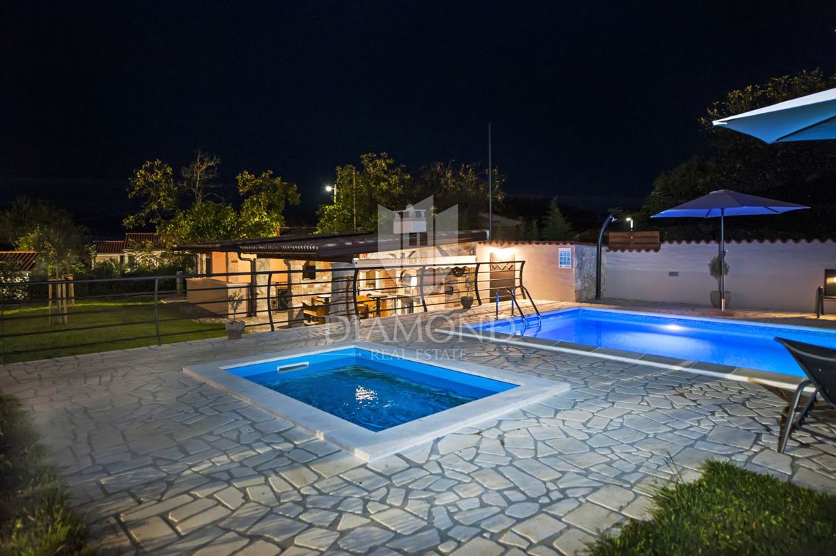 Kršan, okolica, avtohtona vila na lepem posestvu