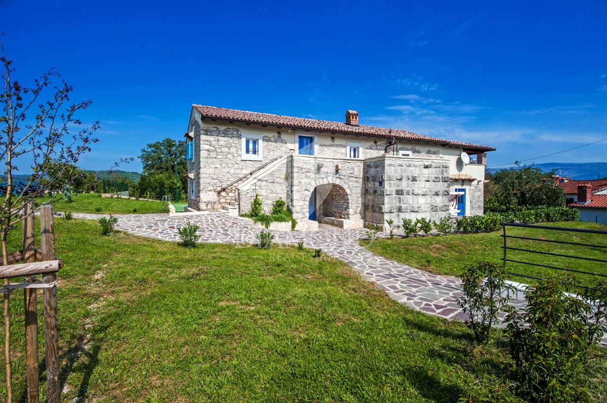Kršan, okolica, avtohtona vila na lepem posestvu