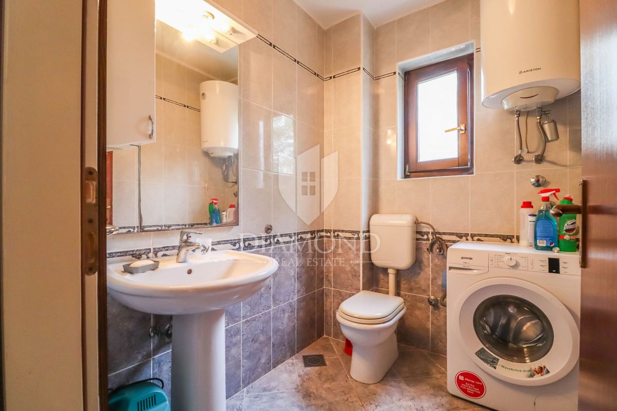 Poreč, stanovanje v pritličju na atraktivni lokaciji z vrtom