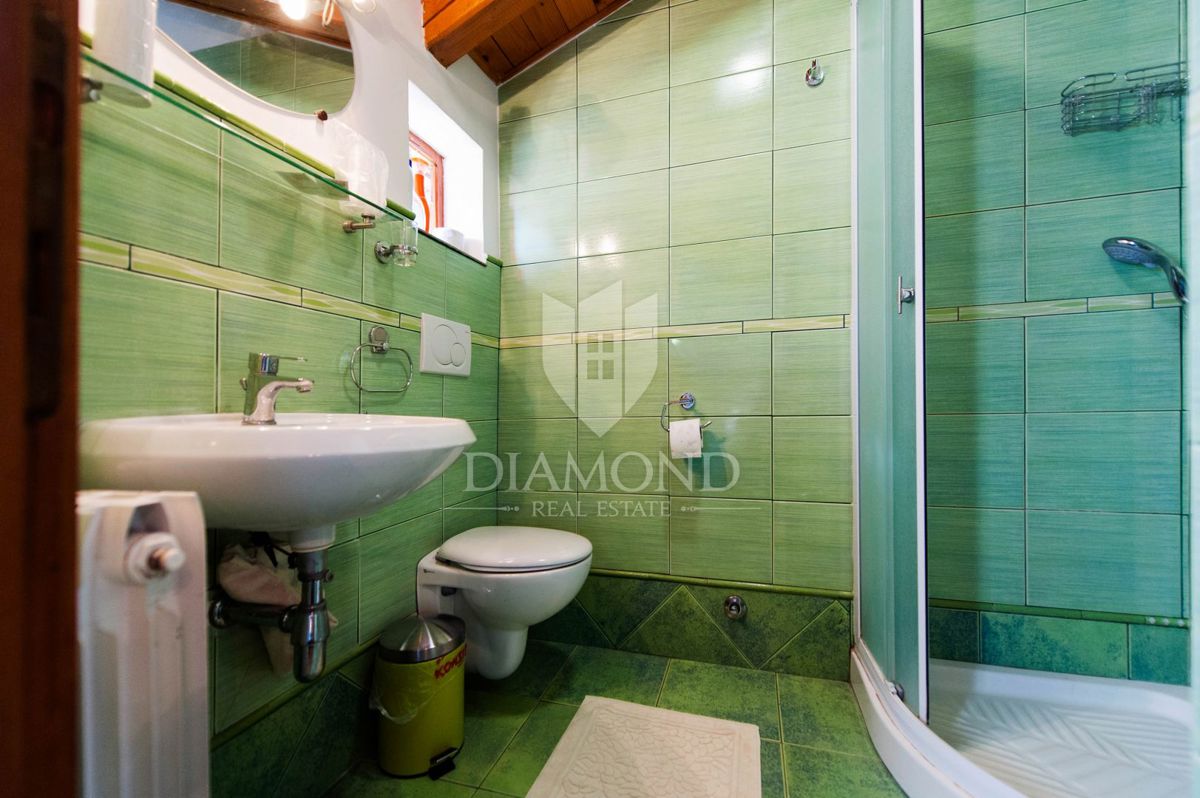 Rovinj, prostorna hiša le 100m od morja