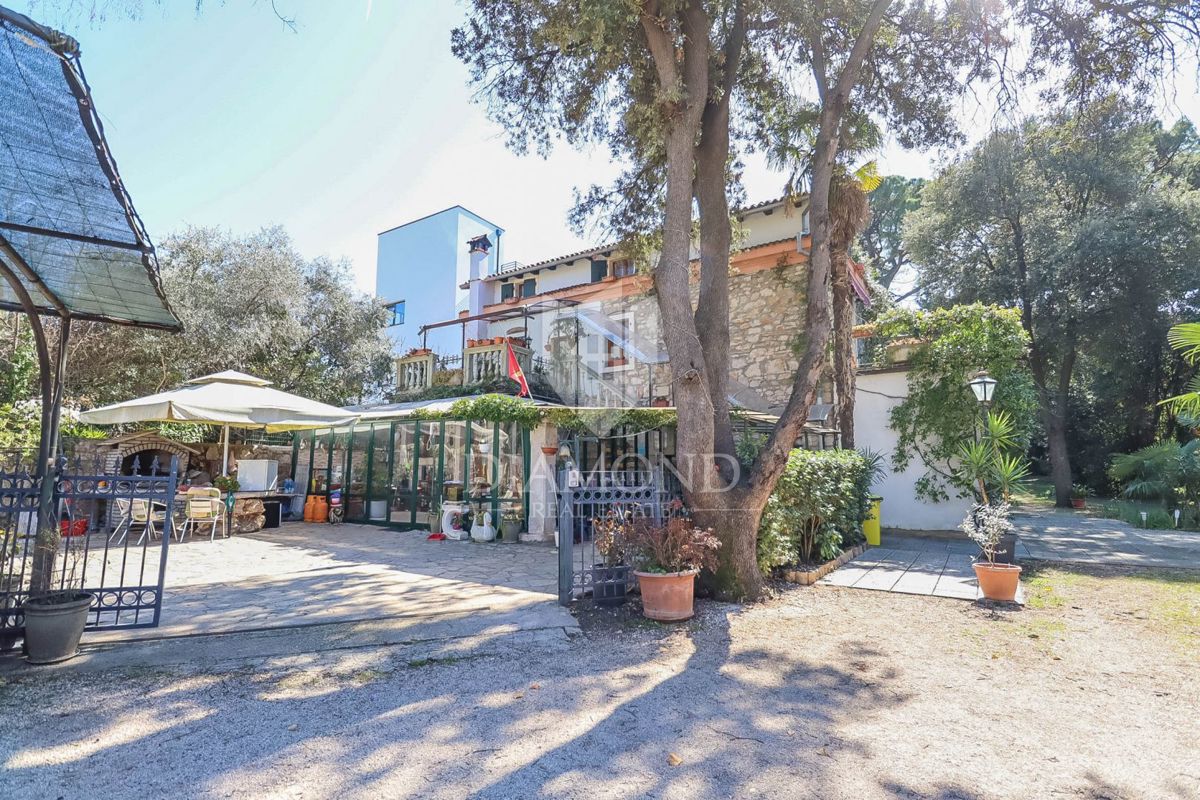 Rovinj, prostorna hiša le 100m od morja